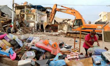 In Ecuador haben die Wiederaufbauarbeiten begonnen
