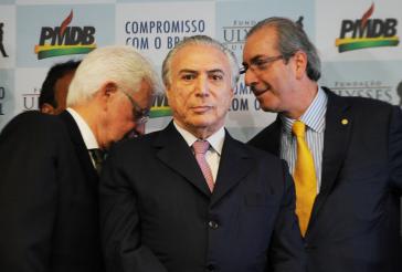 Michel Temer (mitte) unter Partei-Freunden. Links sein Vertrauter Moreira Franco, rechts Eduardo Cunha