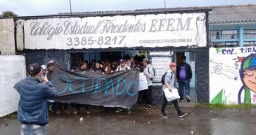 Eine von über 1.000 besetzten Schulen in Brasilien Eine von über 1.000 besetzten Schulen in Brasilien