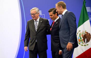 EU-Kommisionspräsident Jean-Claude Juncker, Mexikos Präsident Enrique Peña Nieto und EU-Ratspräsident Donald Tusk (von li. nach re.) beim EU-Mexiko-Gipfel 2015