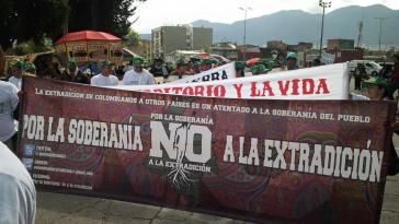 Demonstranten gegen die Auslieferung politischer Gefangener in Kolumbien: "Für die Souveränität - Nein zur Auslieferung"