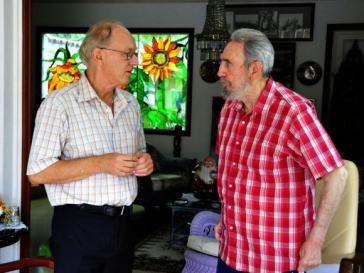 Der Leiter des "Centre for Research on Globalization", Michel Chossudovsky, und Fidel Castro im Oktober 2010