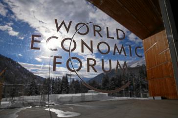 Zweieinhalbtausend Industriekapitäne (CEO's) sind in ein Skizentrum eingefallen, um aus der Welt einen besseren Ort zu machen.