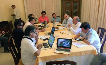 Vertreter der Friedensdelegationen bei den Nachverhandlungen in Havanna