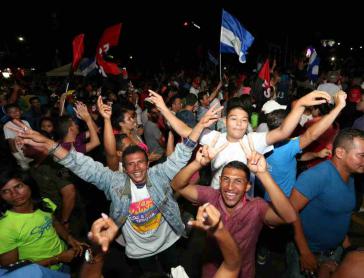 FSLN-Anhänger feiern den Wahlsieg in Nicaraguas Hauptstadt Managua