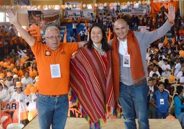 Keiko Fujimori im Wahlkampf. Rechts neben Joaquín Ramírez Gamarra