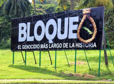 Protestplakat in Kuba gegen die US-Blockade