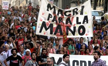 Unter dem Motto "Macri, halt ein" sind Massendemonstrationen gegen die Politik des neuen Präsidenten an der Tagesordnung