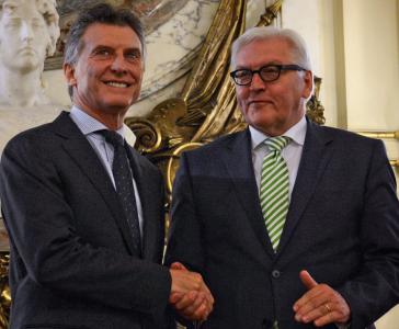 Argentiniens Präsident Macri begrüßt Außenminister Steinmeier in Buenos Aires.