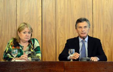 Außenministerin Malcorra und Präsident Macri bei einer Pressekonferenz kurz nach ihrem Amtsantritt