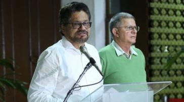 Die Farc-Kommandanten Iván Márquez (links) und Ricardo Téllez bei der Pressekonferenz am Sonntag in Havanna