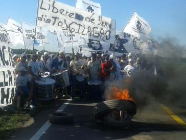 Straßenblockade beim Protesttag am 17. Februar. Die Demonstranten fordern die Freilassung von Milagro Sala