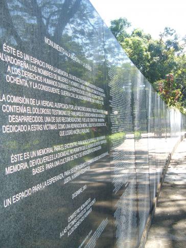 Denkmal für die Opfer von Menschenrechtsverletzungen während des Krieges in El Salvador, im Park Cuscatlán in San Salvador