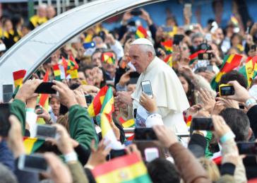 Papst Franziskus im Juli 2015 in Bolivien. Bei seiner Lateinamerikareise besuchte er außerdem Ecuador und Paraguay