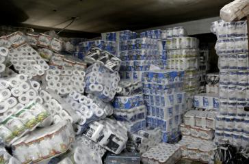 In einem Lager eines Supermarktes in Caracas wurden Unmengen Klopapier beschlagnahmt In einem Lager eines Supermarktes in Caracas wurden Unmengen Klopapier beschlagnahmt