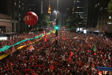 Laut den Veranstaltern demonstrierten 380.000 Menschen auf der zentralen Avenida Paulista in São Paulo