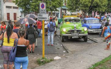 Haltestelle für Sammeltaxis in Havanna