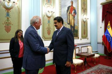Lateinamerikaberater im US-Außenministerium, Thomas Shannon, beim venezolanischen Präsidenten, Nicolás Maduro. Ebenfalls anwesend war Außenministerin Delcy Rodríguez Lateinamerikaberater im US-Außenministerium, Thomas Shannon, beim venezolanischen Präsidenten, Nicolás Maduro. Ebenfalls anwesend war Außenministerin Delcy Rodríguez