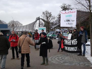 Protest gegen Turbinenlieferung an Großstaudämme (Belo Monte in Brasilien und Agua Zarca in Honduras) bei der Siemens-Hauptverhandlung 2014 Protest gegen Turbinenlieferung an Großstaudämme (Belo Monte in Brasilien und Agua Zarca in Honduras) bei der Siemens-Hauptverhandlung 2014