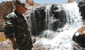 An der Quelle des Grenzflusses in Bolivien