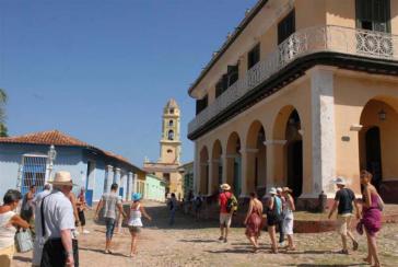 Touristen in der kubanischen Stadt Trinidad Touristen in der kubanischen Stadt Trinidad