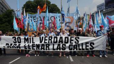 Protest gegen den Geschichtsrevisionismus in Argentinien: "30.000 Wahrheiten, um die Straßen zu füllen"