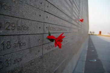 "Park der Erinnerung" in Buenos Aires, Argentinien, mit den Namen von Opfern der