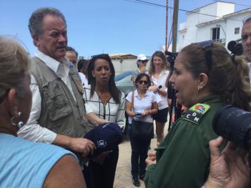Davis Beasley im Gespräch mit offiziellen Vertretern in Jaminitas, Kuba