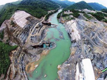 Eines der beiden Wasserkraftwerke am Fluss Cahabón in Guatemala. Der Oberste Gerichtshof hat den Weiterbau gestoppt Eines der beiden Wasserkraftwerke am Fluss Cahabón in Guatemala