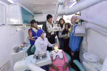 Präsident Evo Morales beim Start das Programm "Mein Lächeln" in El Alto zur kostenlosen zahnärztlichen Versorgung in mobilen Behandlungsräumen (Juli 2017)