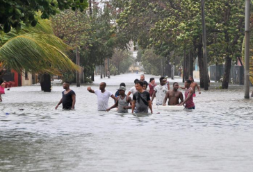 Überschwemmung im Stadtteil Vedado in der kubanischen Hauptstadt Havanna