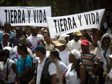 "Land und Leben": Protestdemonstration gegen Landraub in Kolumbien und für die Rückgabe der Ländereien