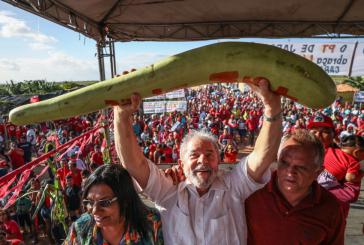 Brasiliens Ex-Präsident Lula da Silva beim Besuch eines Camps der Landlosenbewegung MST in Sergipe am 23. August