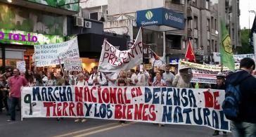 Protest gegen Privatisierung des Wassers beim "9. Marsch für das Leben" im Oktober in Montevideo