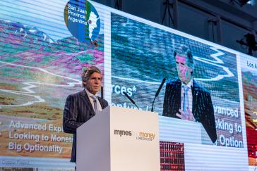 Sein Konzern wurde um 198 Kilo Gold erleichtert: McEwen Mining-Chef Rob McEwen, hier bei der Mines and Money-Konferenz in London (2015) Sein Konzern wurde um 198 Kilo Gold erleichtert: McEwen Mining-Chef Rob McEwen, hier bei der Mines and Money-Konferenz in London (2015)