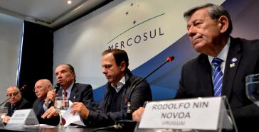 Außenminister Jorge Marcelo Faurie (Argentinien), Eladio Loizaga (Paraguay), Aloysio Nunes Ferreira (Brasilien), der Bürgermeister von São Paulo, João Doria und Außenminister Rodolfo Nin Novoa (Uruguay) beim Treffen am 5. August (v.l.n.r.) Außenminister Jorge Marcelo Faurie (Argentinien), Eladio Loizaga (Paraguay), Aloysio Nunes Ferreira (Brasilien), der Bürgermeister von São Paulo, João Doria und Außenminister Rodolfo Nin Novoa (Uruguay) beim Treffen am 5. August (v.l.n.r.)