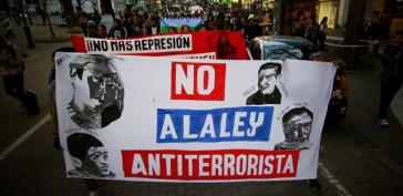 International wird die Anwendung des Antiterror-Gesetzes gegen Mapuche in Chile kritisiert Demonstrierende Mapuche
