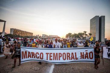 Indigene protestierten vor dem Obersten Gericht gegen den "Marco temporal"