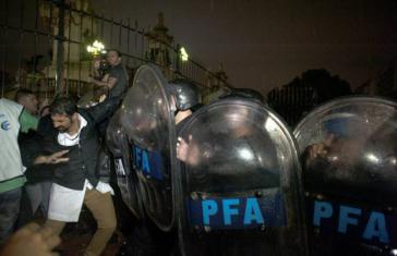 Die Regierung von Präsident Macri in Argentinien setzt gegen die zunehmenden Proteste auf Repression und Kriminalisierung Die Regierung von Präsident Macri in Argentinien setzt gegen die zunehmenden Proteste auf Repression und Kriminalisierung