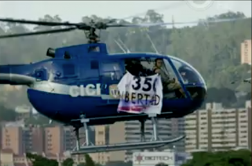 Entführter Hubschrauber mit Oppositionellen während des Angriffes in Venezuela