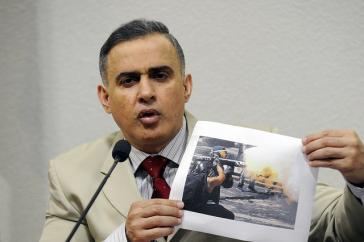 Menschenrechtsbeauftragter von Venezuela, Tarek William Saab, zeigt Aufnahmen ge