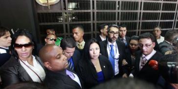 Vor verschlossenen Türen: Der vom Obersten Gerichtshof von Venezuela ernannten Vize-Generalstaatsanwältin Katherine Harrington wurde der Einlass in ihre Behörde verweigert