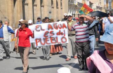 "Das Wasser gehört den Volk" – Protest in Bolivien