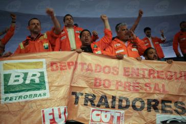 "Verräter" – Protest gegen die Liberalisierung der Förderung der Erdöl-Vorkommen im  Abgeordnetenhaus von Brasilien am 16. Oktober 2016