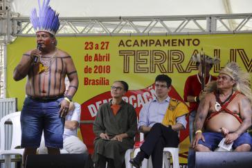 In der brasilianischen Hauptstadt Brasília demonstrierten Vertreter von über 100 indigenen Stämmen für den Schutz von Land