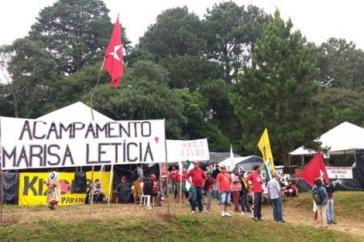 Das Widerstandscamp in Solidarität mit Lula da Silva in Brasilien ist nach seiner verstorbenen Ehefrau Marisa Leticia benannt Das Widerstandscamp in Solidarität mit Lula da Silva in Brasilien ist nach seiner verstorbenen Ehefrau Marisa Leticia benannt