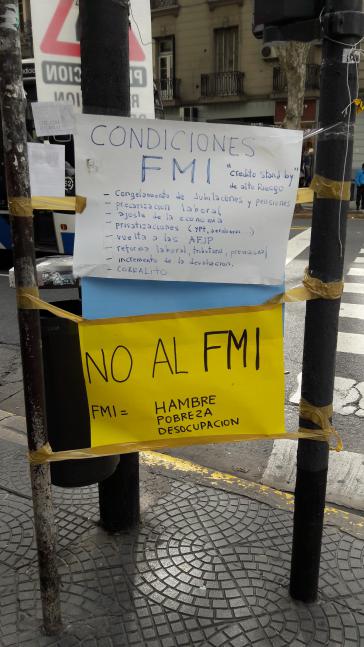 Plakat in Buenos Aires: "Bedingungen des IWF" - "Nein zum IWF"