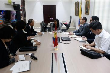 Die venezolanische Vizepräsidentin Delcy Rodríguez beim Treffen mit Vertretern der chinesischen Entwicklungsbank CDB