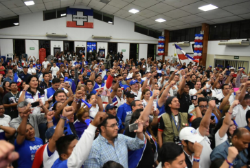 Anhänger der rechtsgerichteten Arena-Partei in El Salvador am Wahlabend