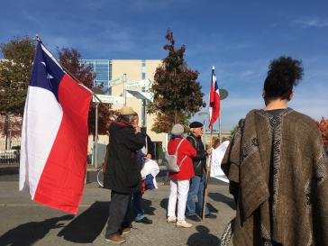Aktivisten, darunter viele aus Chile, vor dem Kanzleramt am Mittwoch Aktivisten, darunter viele aus Chile, vor dem Kanzleramt am Mittwoch